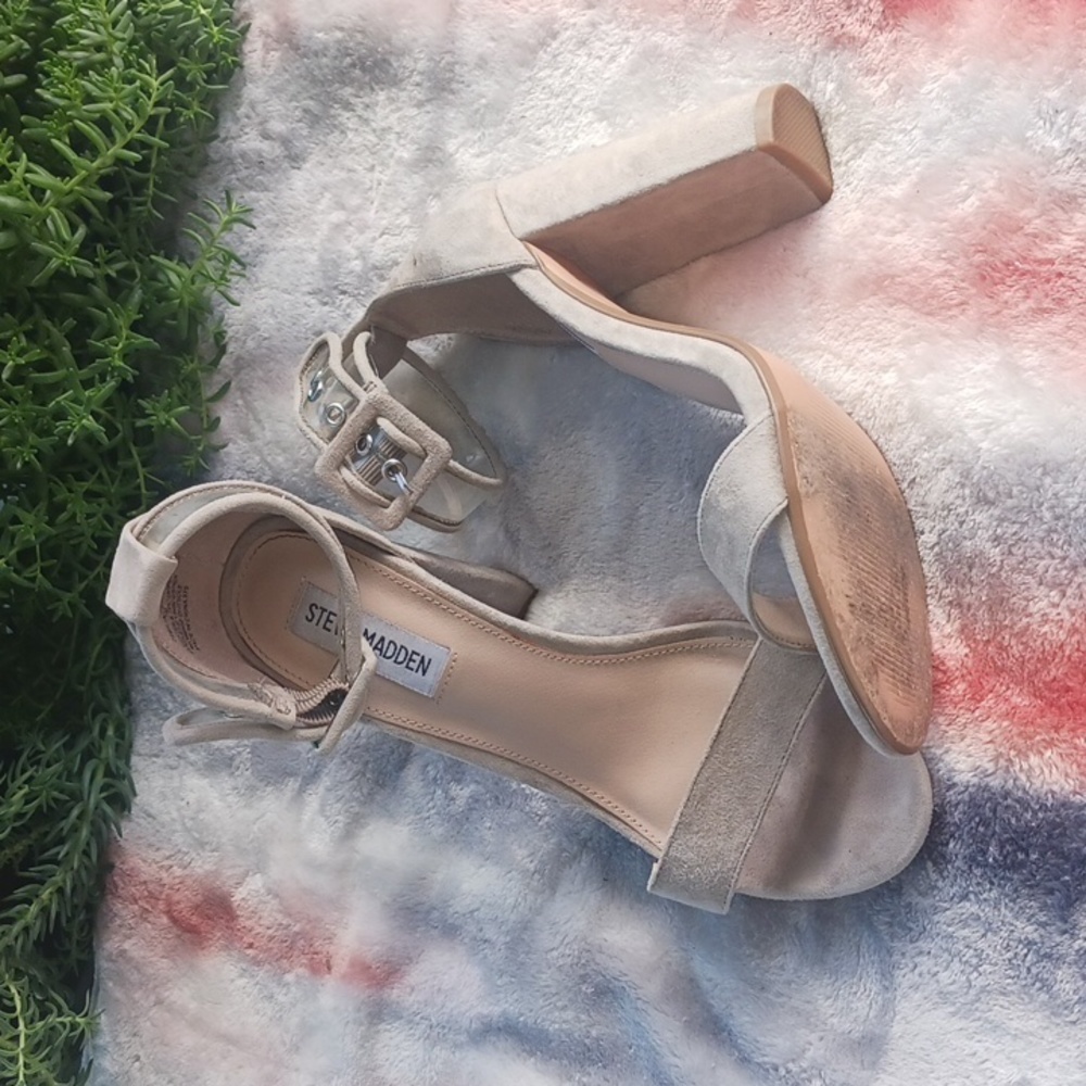 Strappy sandal suede like material